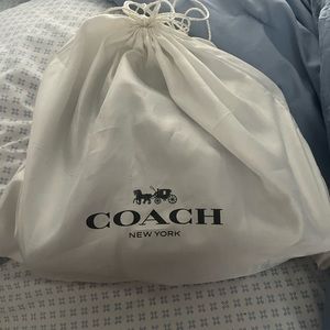 COACH TURNLOCK CARRYALL 29